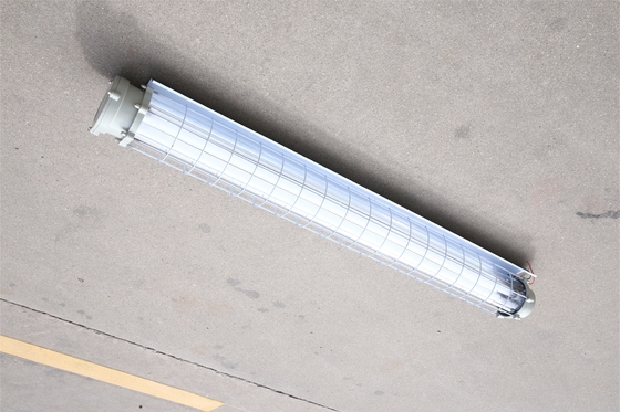 120-140° Beam Angle Explosion Proof Fluorescent Light with Safety Class Ⅱ Protection Level and IP66 Degree