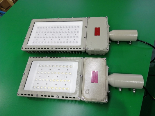 Outdoor Explosion Proof Solar Street Light Ip66 100w 200w Led Flood Light Efficiency 130lm/w With Five Years Warranty