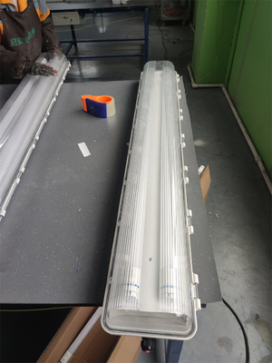 2*54W Anti Explosive Fluorescent Light ATEX IECEx Certificated Waterproof WF2 100lm/w Luminous Efficiency Ceiling Mounting For Zone 21 22 1 2