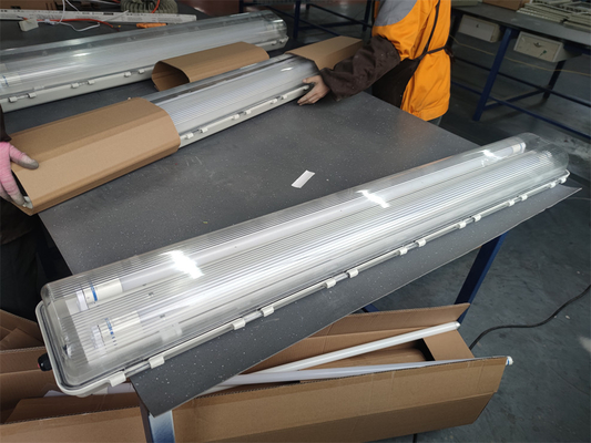2*54W Anti Explosive Fluorescent Light ATEX IECEx Certificated Waterproof WF2 100lm/w Luminous Efficiency Ceiling Mounting For Zone 21 22 1 2
