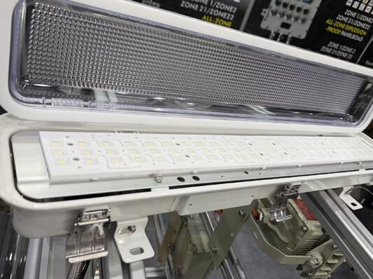 Hazardous Location Zone 1&2 ATEX CE Approved IP66 10W 18W 36W Fluorescent Light Industrial LED Linear Explosion Proof Light